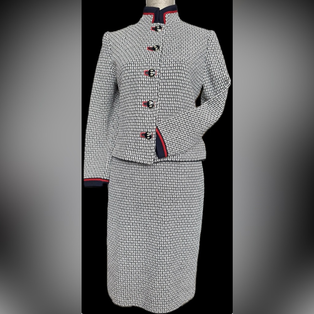 ST JOHN COLLECTION Knit Navy Blue Cream JACKET SKIRT  2pc Suit Skirt:4 Jacket:2